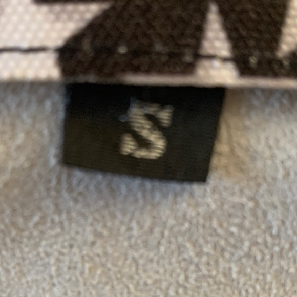 Kids Gymnastics Grips - Adjustable Velcro Wristband - Suede Hand Grip - Picture 3 of 9